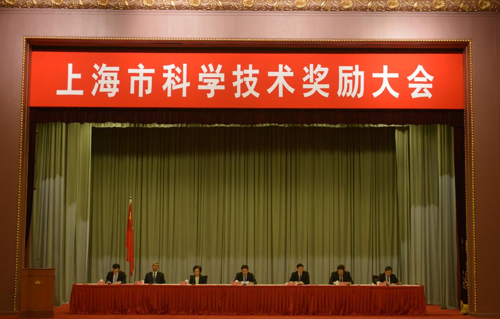 2018年度為上?？萍紕?chuàng)新事業(yè)發(fā)展作出突出貢獻(xiàn)的科技工作者和組織大會(huì)